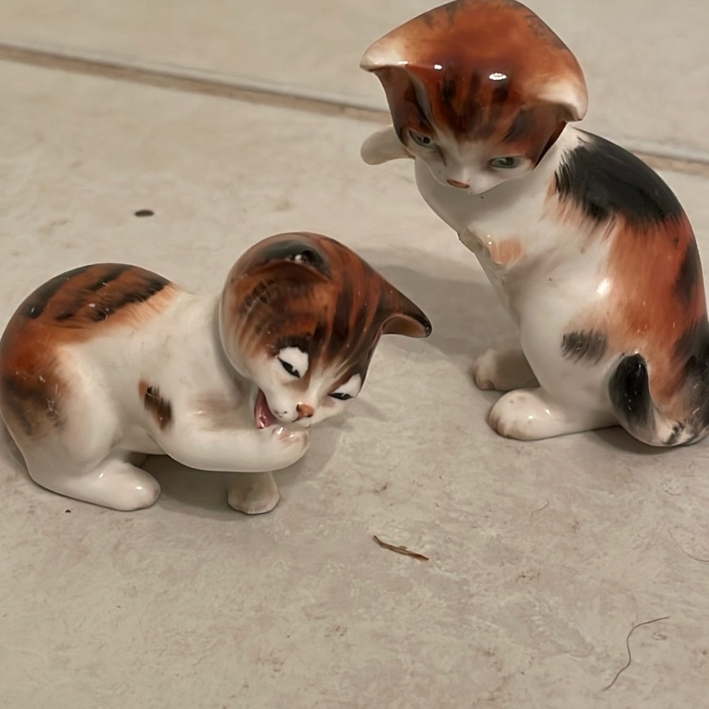 VINTAGE ROYAL DOULTON Cat / Kitten Tabby Figurines #HN 2582 &  2583 Lot Of 2